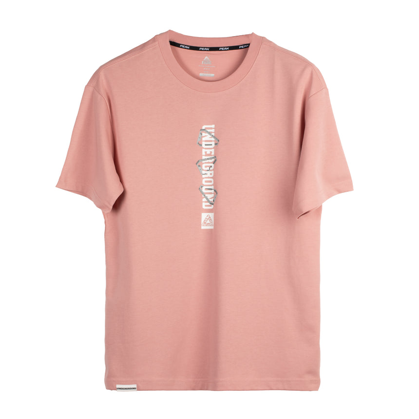 t-shirt PEAK rose pâle avec logo ton sur ton sur la poitrine, coupe droite et design minimaliste.