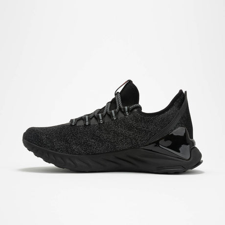 Sneakers Peak Andrew Wiggins pour homme, coloris noir intégral. Chaussure de performance inspirée du basketball, dotée d’une tige en maille respirante et d’une semelle robuste pour un maintien et un confort optimaux sur le terrain et au quotidien.