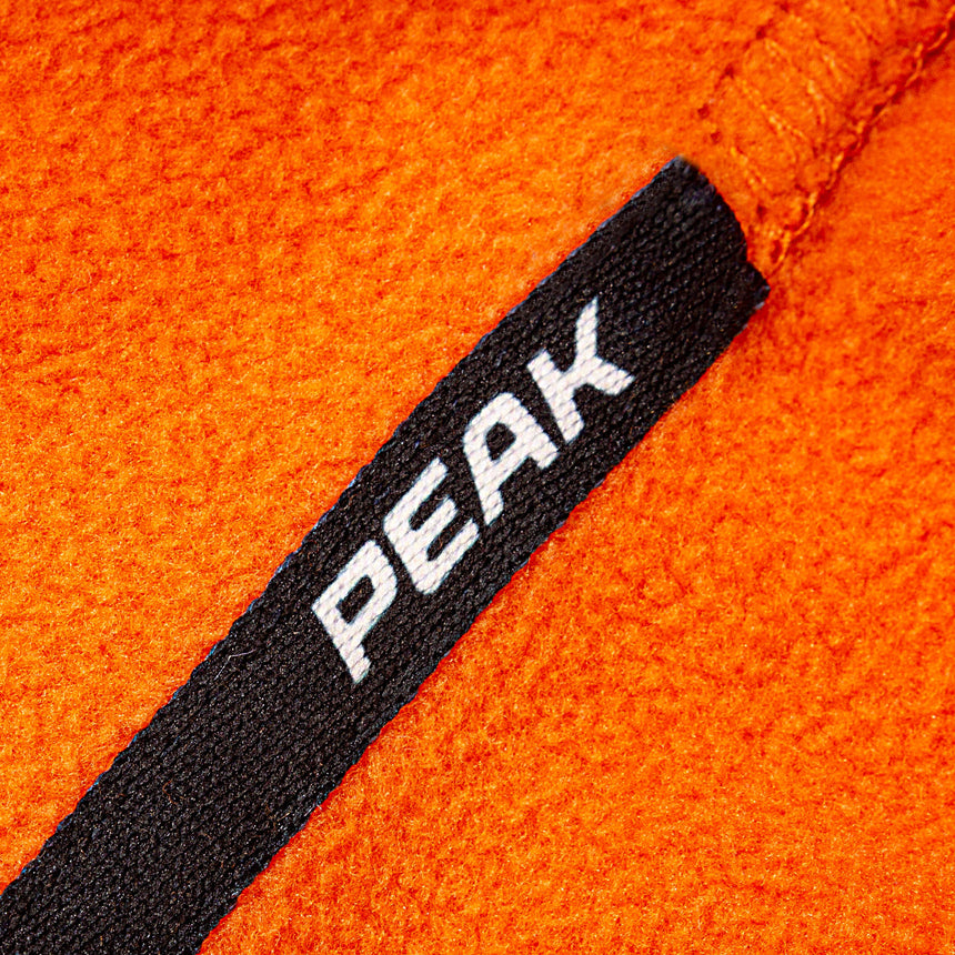 Sweat à capuche orange PEAK Live For Now pour homme, avec imprimé graphique de baskets et logo PEAK sur la poitrine – style moderne, confortable et idéal pour le quotidien.