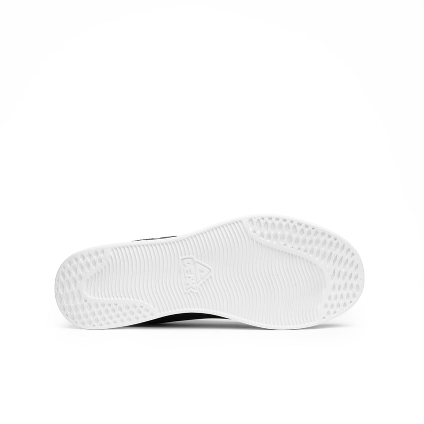 Sneakers Peak Lifestyle pour homme, coloris noir avec semelle blanche. Design épuré et élégant, tige en cuir synthétique lisse et semelle souple pour un confort quotidien et un style moderne.