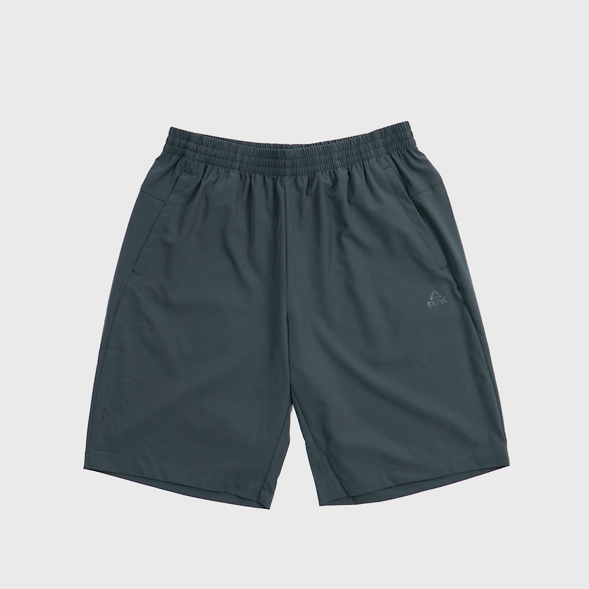 Short de sport vert foncé Peak pour homme, avec taille élastique et poches latérales, parfait pour le running, la salle ou une tenue décontractée.