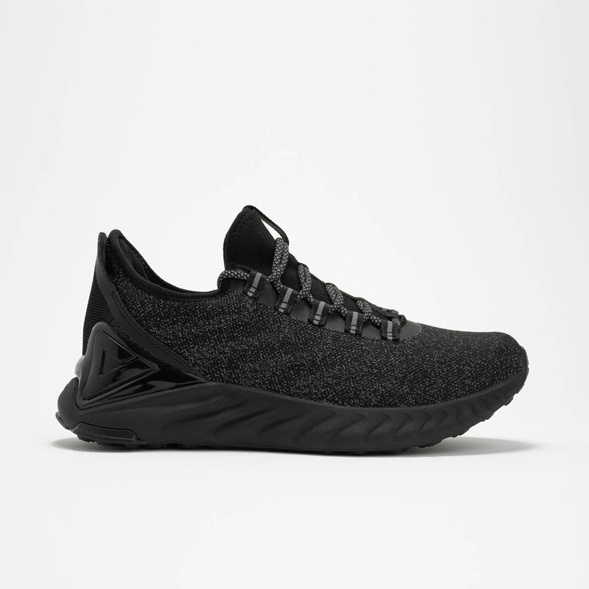 Sneakers Peak Andrew Wiggins pour femme, coloris noir intégral. Chaussure de sport élégante et performante, avec tige en maille respirante et semelle amortissante pour un confort optimal et un style affirmé inspiré du basketball.
