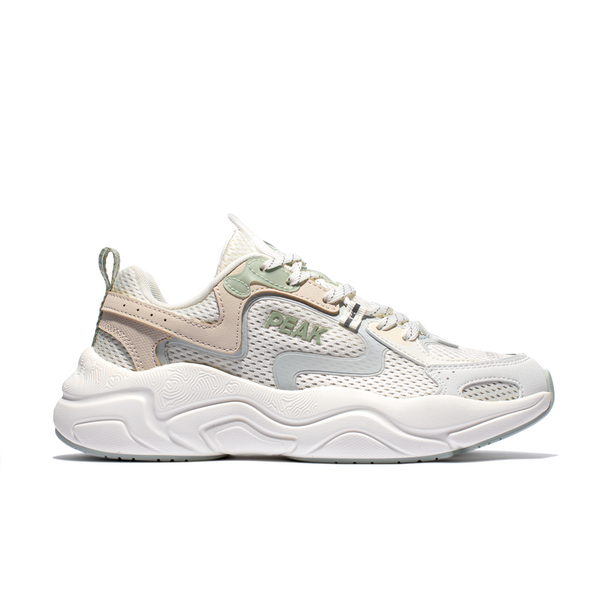 Baskets Peak pour homme en beige et vert clair, au design chunky moderne avec tige en mesh respirant et semelle sculptée pour un confort durable et un style urbain.