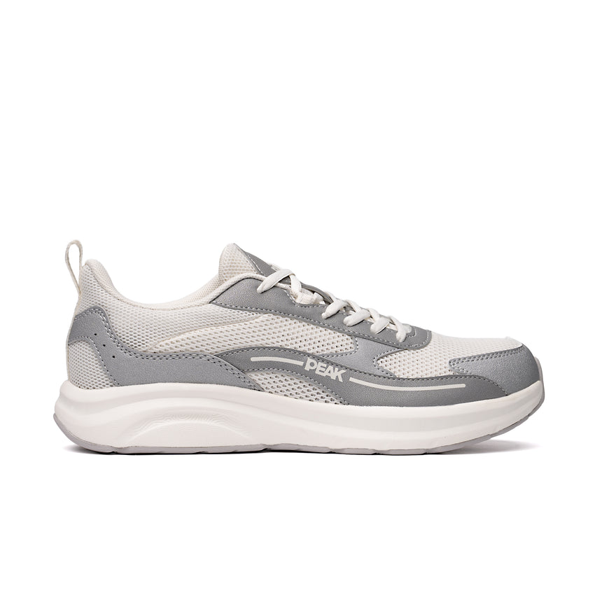 Baskets de running Peak pour homme en blanc et gris, respirantes et légères, dotées d’une semelle confortable pour le sport et la marche quotidienne.