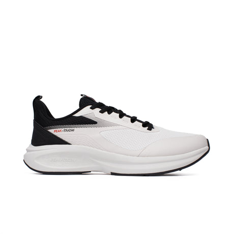 Sneakers Peak Taichi Flow pour homme, coloris noir et blanc, avec semelle Taichi offrant confort et amorti supérieur. Chaussure légère et respirante idéale pour un usage quotidien et sportif.