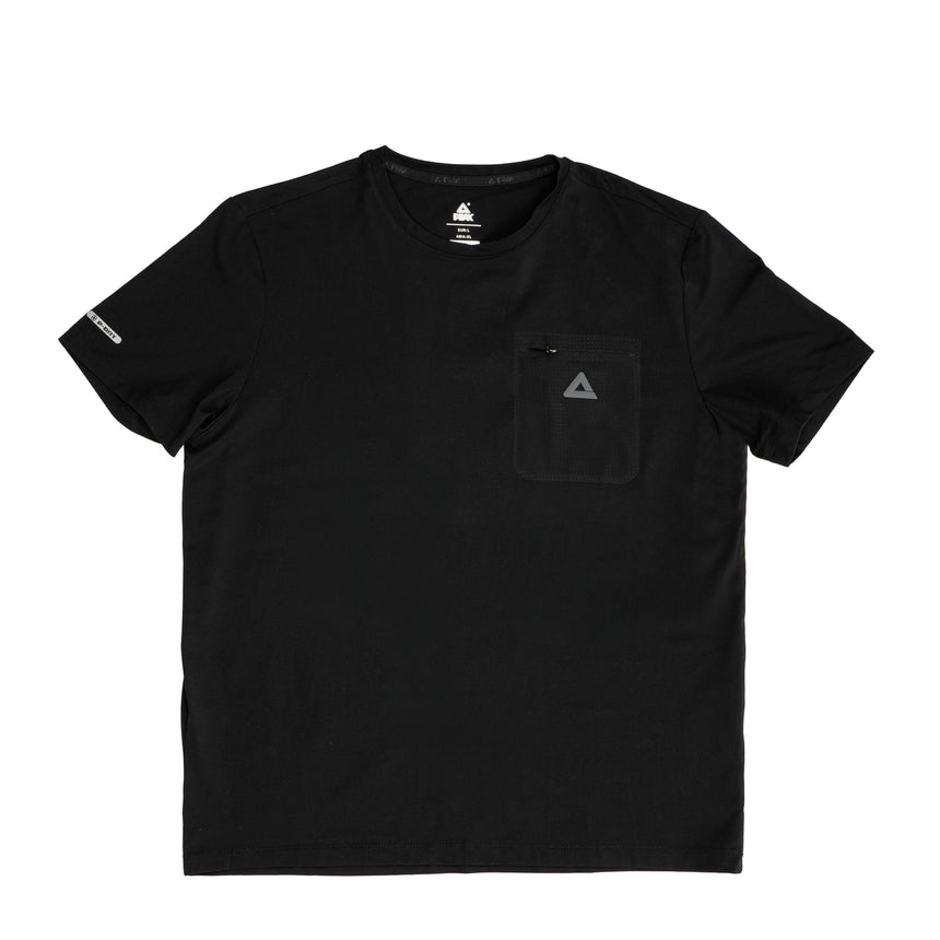 T-shirt noir Peak pour homme avec poche poitrine, coupe droite et col rond, idéal pour un look sportif et casual.