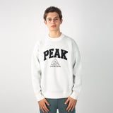 sweat-shirt PEAK blanc porté par un homme, logo noir PEAK sur la poitrine, style sportif et moderne.