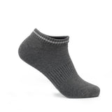 Chaussette basse PEAK grise avec bande blanche, en coton doux et respirant, offrant confort, maintien et discrétion idéale pour le sport et l’usage quotidien.