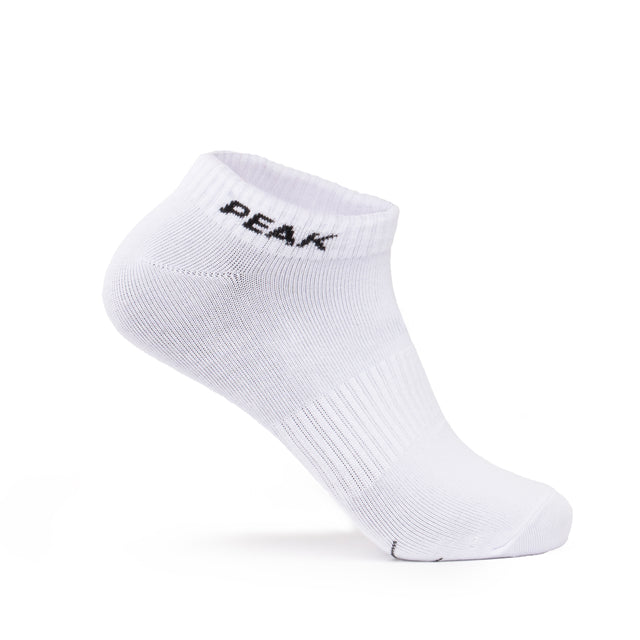 White low-cut PEAK sports sock with ribbed texture and black PEAK logo, displayed on a clean white background