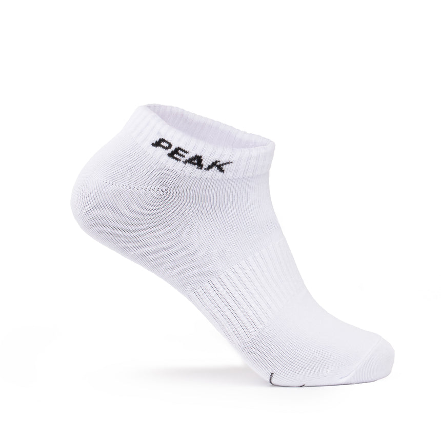 White low-cut PEAK sports sock with ribbed texture and black PEAK logo, displayed on a clean white background