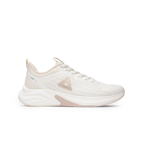 Sneakers Peak Taichi Flow pour femme, coloris beige sable, avec semelle Taichi souple et respirante. Chaussure légère et élégante alliant confort et style pour un usage quotidien.