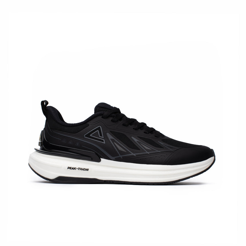 Sneakers Peak Taichi pour homme, coloris noir avec semelle blanche, alliant technologie Taichi, confort supérieur et design moderne. Chaussure idéale pour la course et le quotidien.