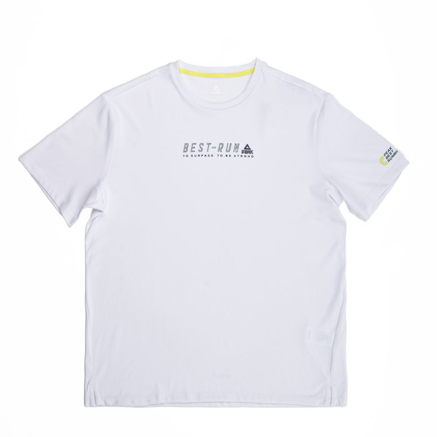 T-shirt blanc Peak pour homme avec inscription "Best Run" sur la poitrine, design sportif et respirant, idéal pour la course et les activités quotidiennes.
